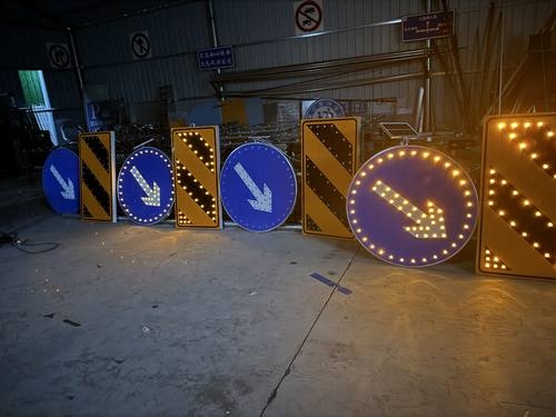 许昌许昌河南太阳能交通标牌 河南自发光交通路标牌厂家